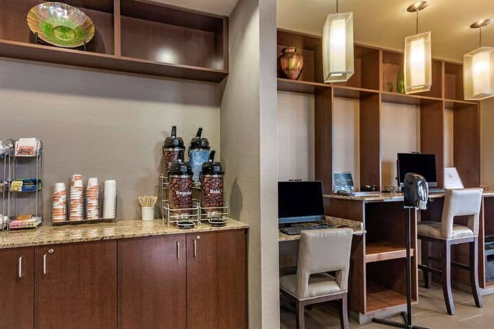 Business Center 34 of 36